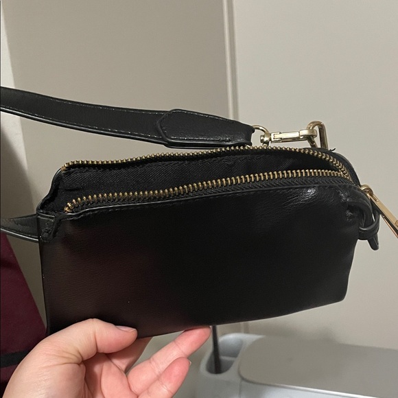 Elegant Black Belt Bag - Picture 1 of 3